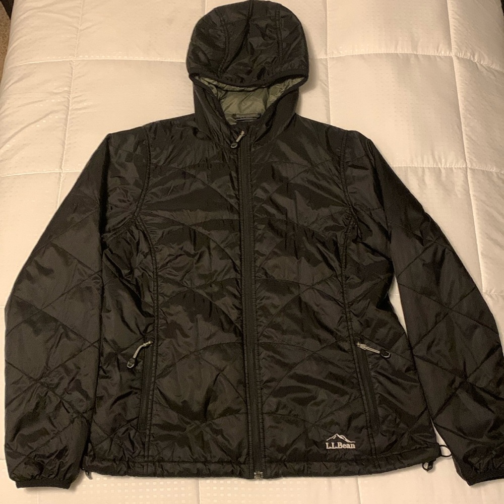 L.L. Bean Petite Primaloft Packaway hooded jacket